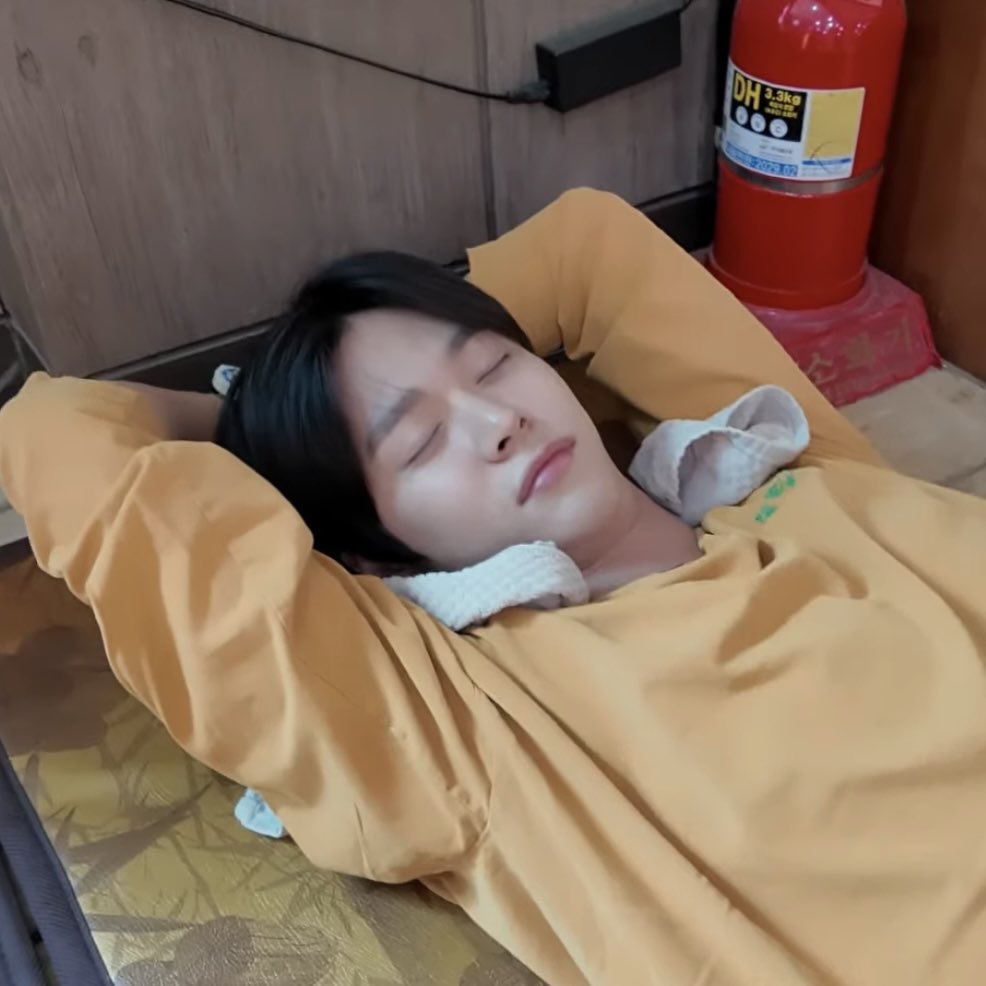 mjmndss's tweet photo. 😴 https://t.co/yVBFMQ4NfP