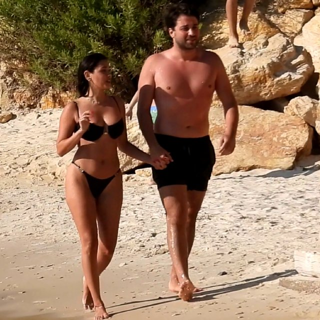 Oyuncu Yaren Yapıcı Aşkını Gözler Önüne Serdi: Çeşme'de Romantik Anlar