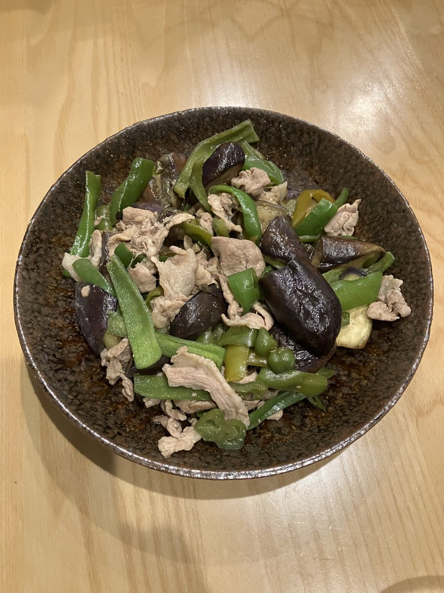 pikaryu's tweet photo. 7月に入って毎日のように茄子を食べている。今夜はなべしぎ（茄子の味噌炒め）。シンプルながら奥の深い料理です🍆 https://t.co/MV4zhrp6h2