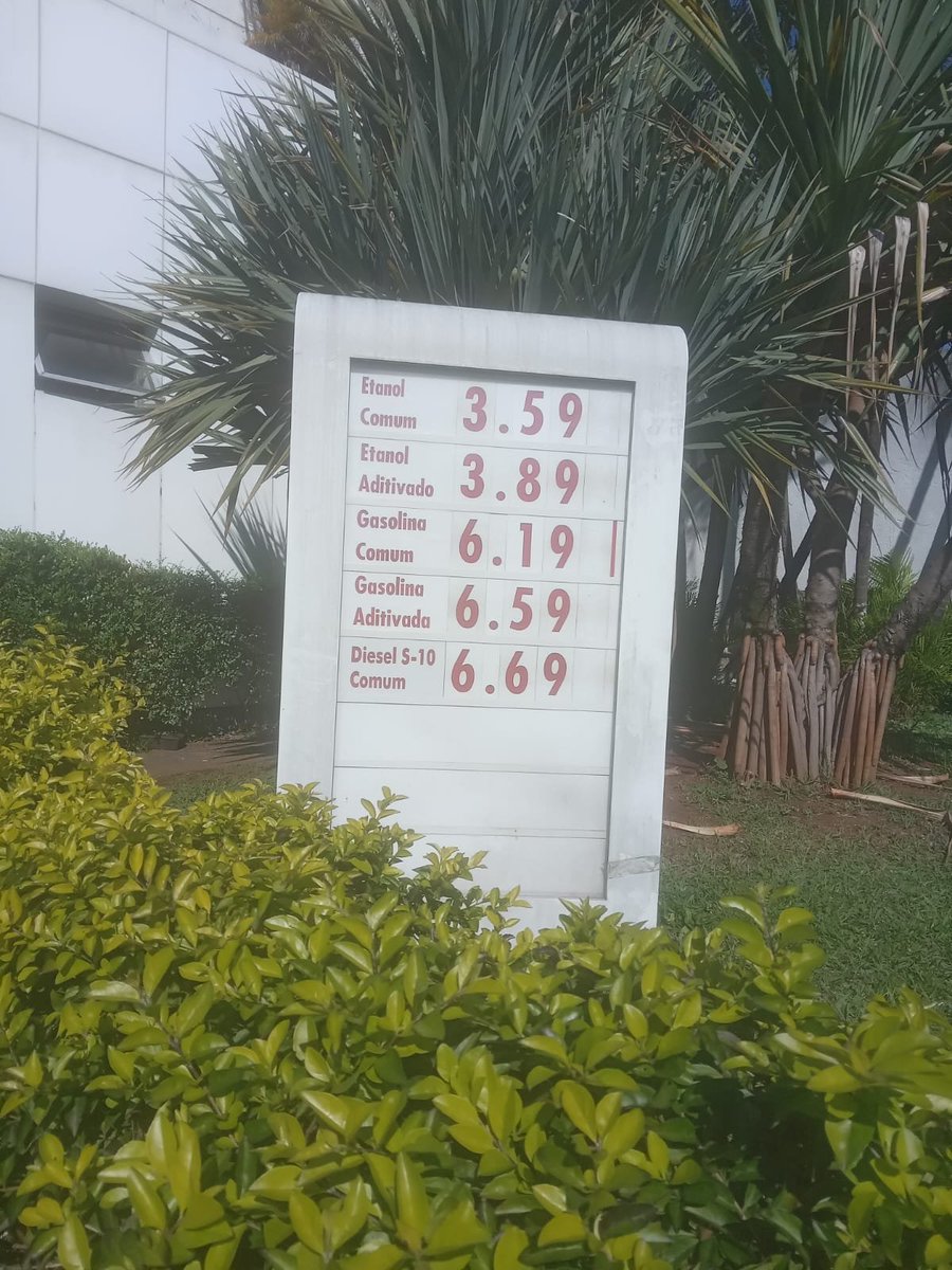 minhainflacao's tweet photo. Comparação honesta:

Março de 2022:
Petróleo 117 Dólares;
27% de Etanol na gasolina;
Preço Final 6.19.

Junho de 2026:
Petróleo 73 Dólares;
30% de Etanol na gasolina;
Preço Final 6.19.

o litro de gasolina pura está 4,29% mais alto mesmo com o Petróleo estando 37,6% mais barato.

Redução de ICMS ainda não havia começado em Março de 2022.