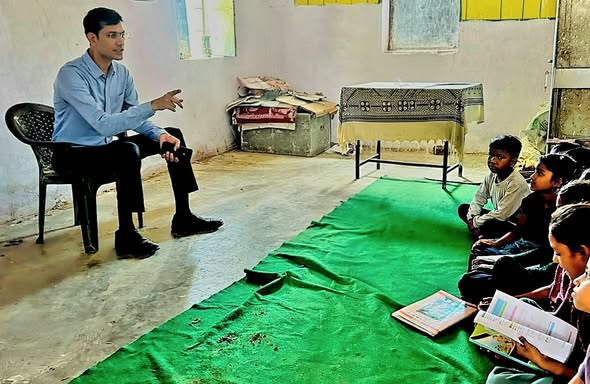 collectormorena's tweet photo. पहाड़गढ़ विकासखंड के चार गांवों में कलेक्टर ने स्कूलों एवं आंगनबाड़ी केंद्रों का किया औचक निरीक्षण  

शैक्षणिक गुणवत्ता, विद्यार्थियों की उपस्थिति, मध्यान्ह भोजन एवं पेयजल व्यवस्थाओं का लिया जायजा

https://t.co/DIVHwJ7naO

#Morena #JansamparkMP https://t.co/r3ve9GRXzB