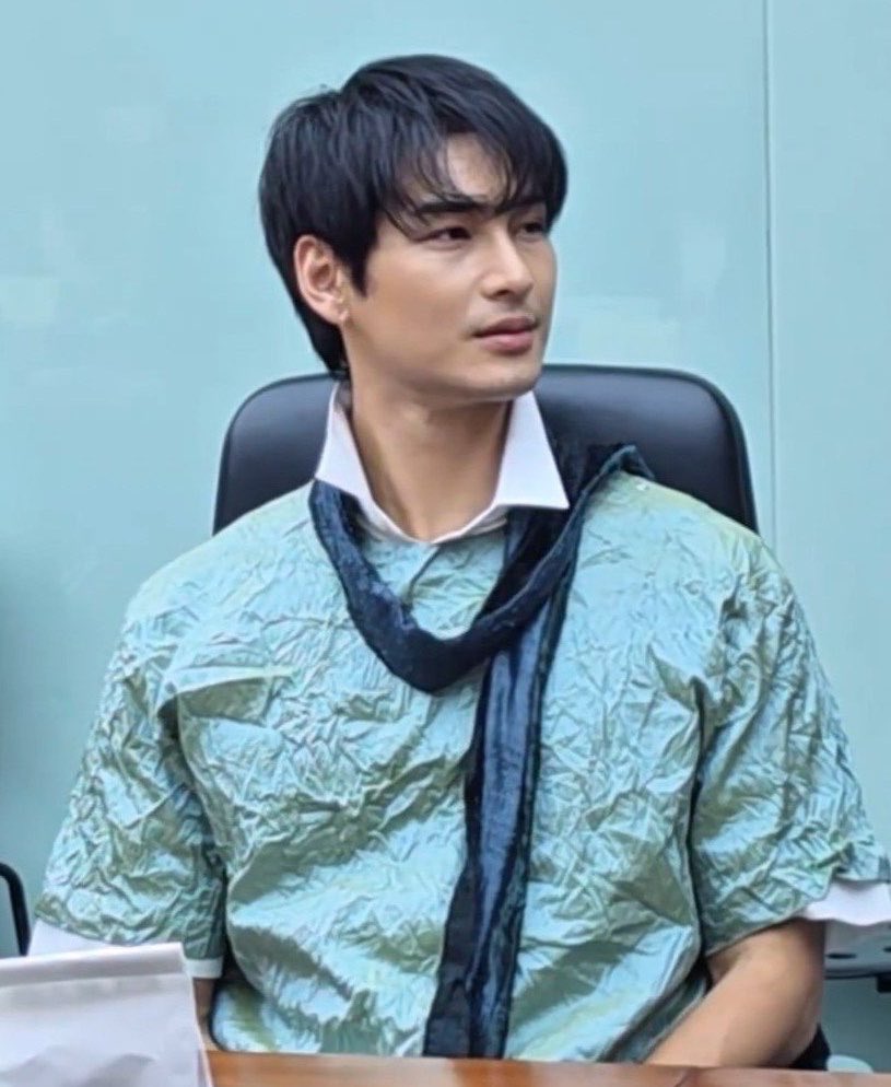 aposeidonnnn's tweet photo. เสื้อที่ผู้หญิงหลายคนอยากรีด https://t.co/Yog35Mjidx