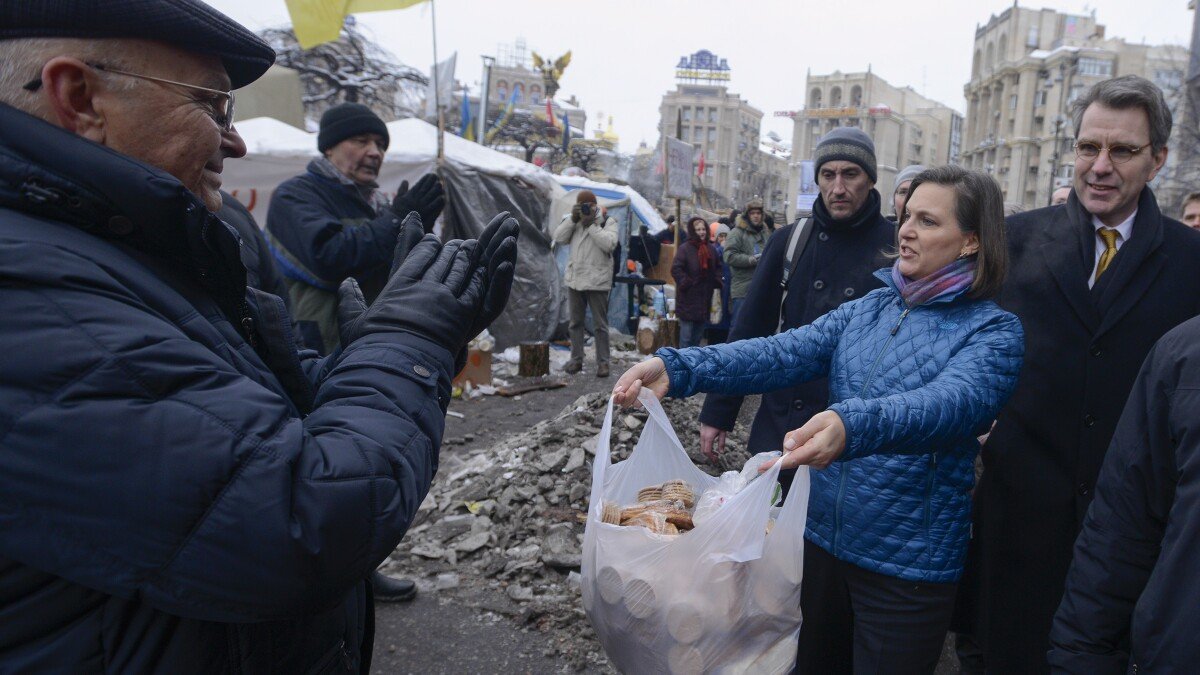 J_Kingsmith's tweet photo. @FireMemeNews @zainabReza_13 the U.S. was behind the Maidan coup for example https://t.co/553xwVU43B