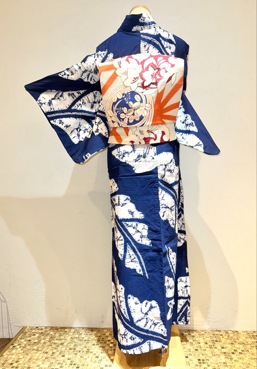 今日の浴衣トルソーさん は大きな芭蕉柄のアンティーク絞り浴衣