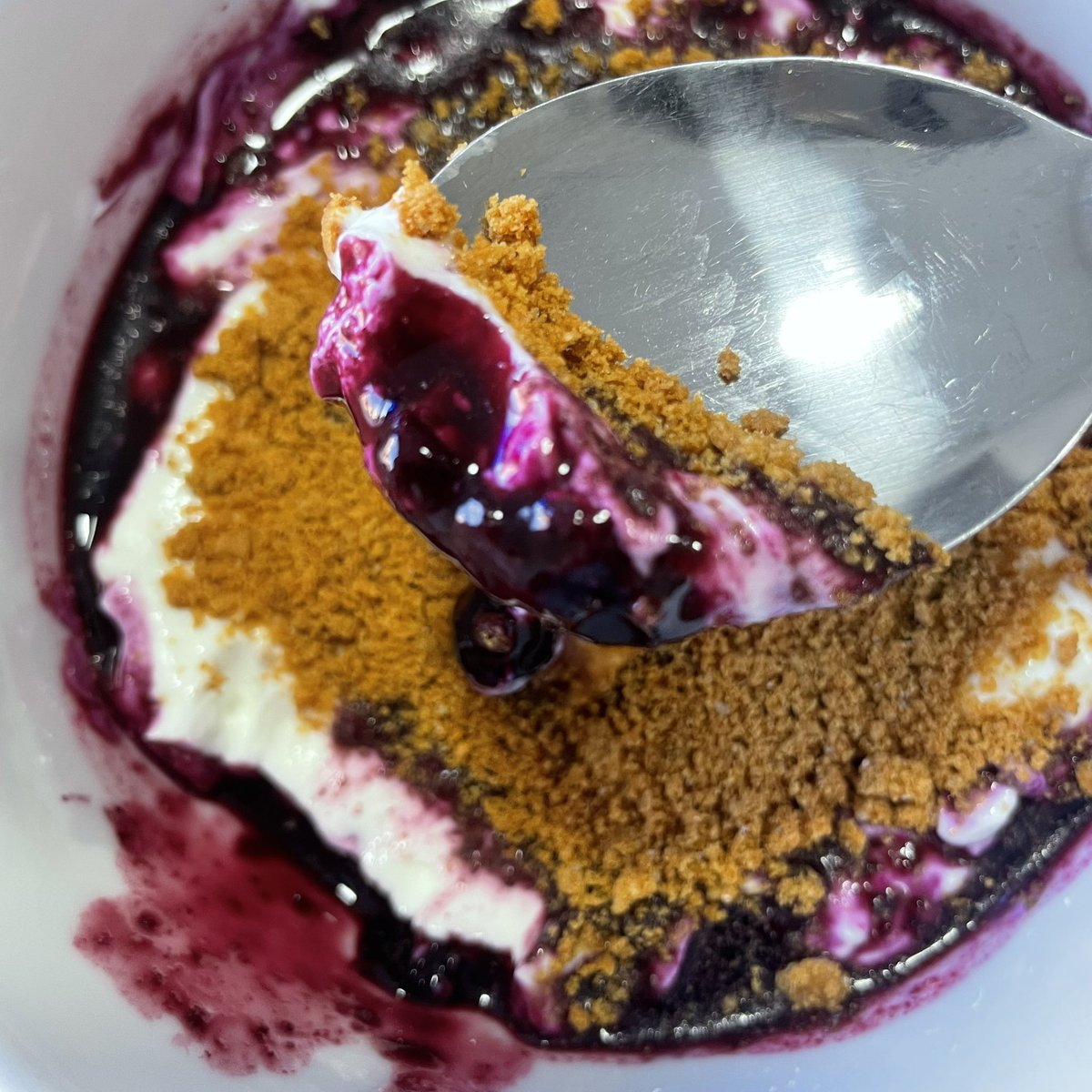 googieeyed's tweet photo. upside down blueberry cheesecake yogurt bowl, 120c https://t.co/uncBtfxUfo