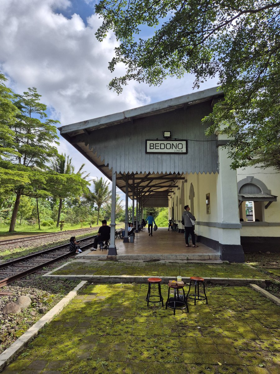 mienraiss's tweet photo. @argothrottle Matarmaja, Menoreh, Dharmawangsa, dan bonus Stasiun Bedono yang tidak ada keretanya https://t.co/zzFQkuExRb