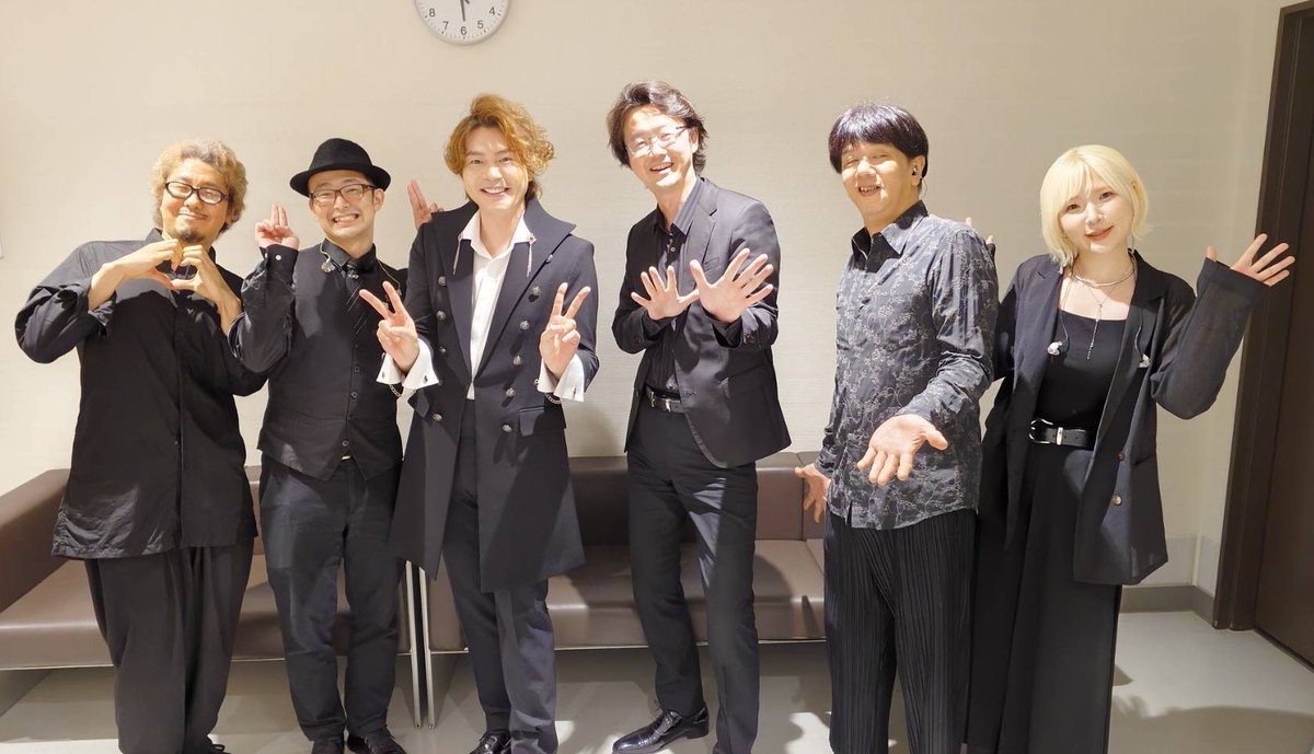 V_T_Sato's tweet photo. 佐藤隆紀
ソロコンサート
Sugary Box ホワイト&ブラック

お越し下さいました甘党の皆様！！
ありがとうございましたー！

幸せ噛み締めながら
歌わせてもらっていました！

皆さんのヒーローも教えて下さい♪
ありがとうございました！！

最高な仲間達
バンドメンバーと
ホワイト＆ブラックで☆

#大貫祐一郎
#齋藤隆広
#一本茂樹
#長﨑祥子
#足立浩
#最後の2枚は終演後シュガー