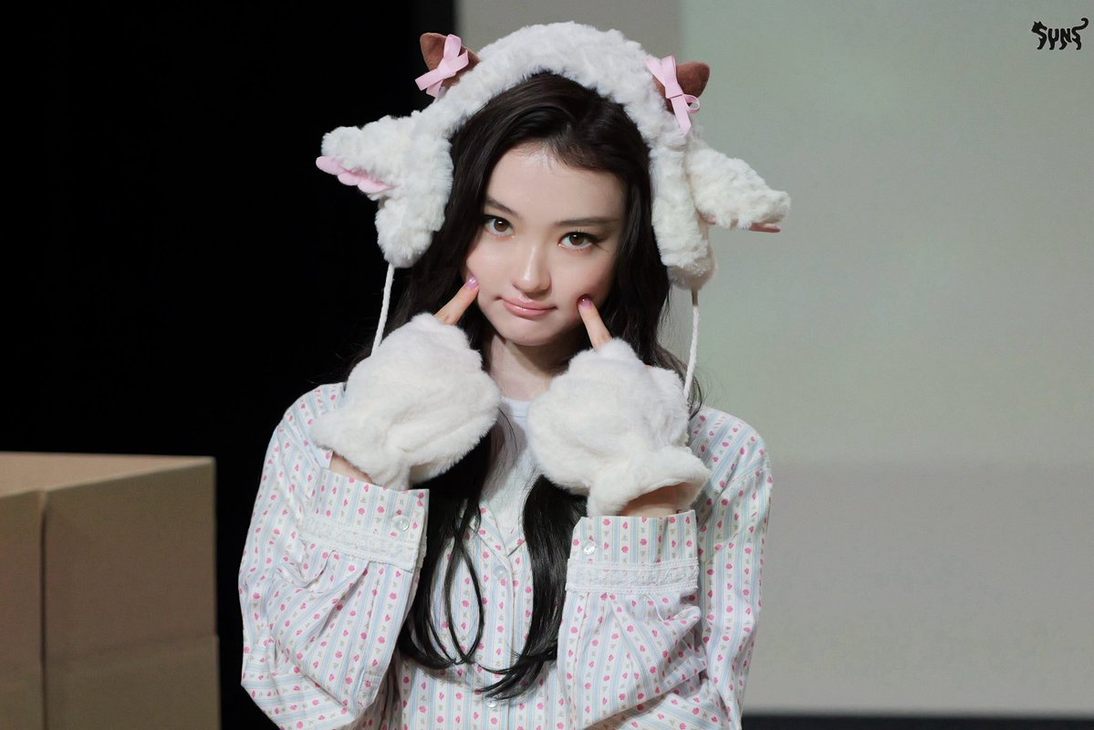 suns1201ella's tweet photo. 260709
사랑니 뽑았는데도 이렇게 귀여워도 돼?☺️🐑

#MEOVV #미야오 #ELLA #엘라 https://t.co/E8Eu2ePGXY