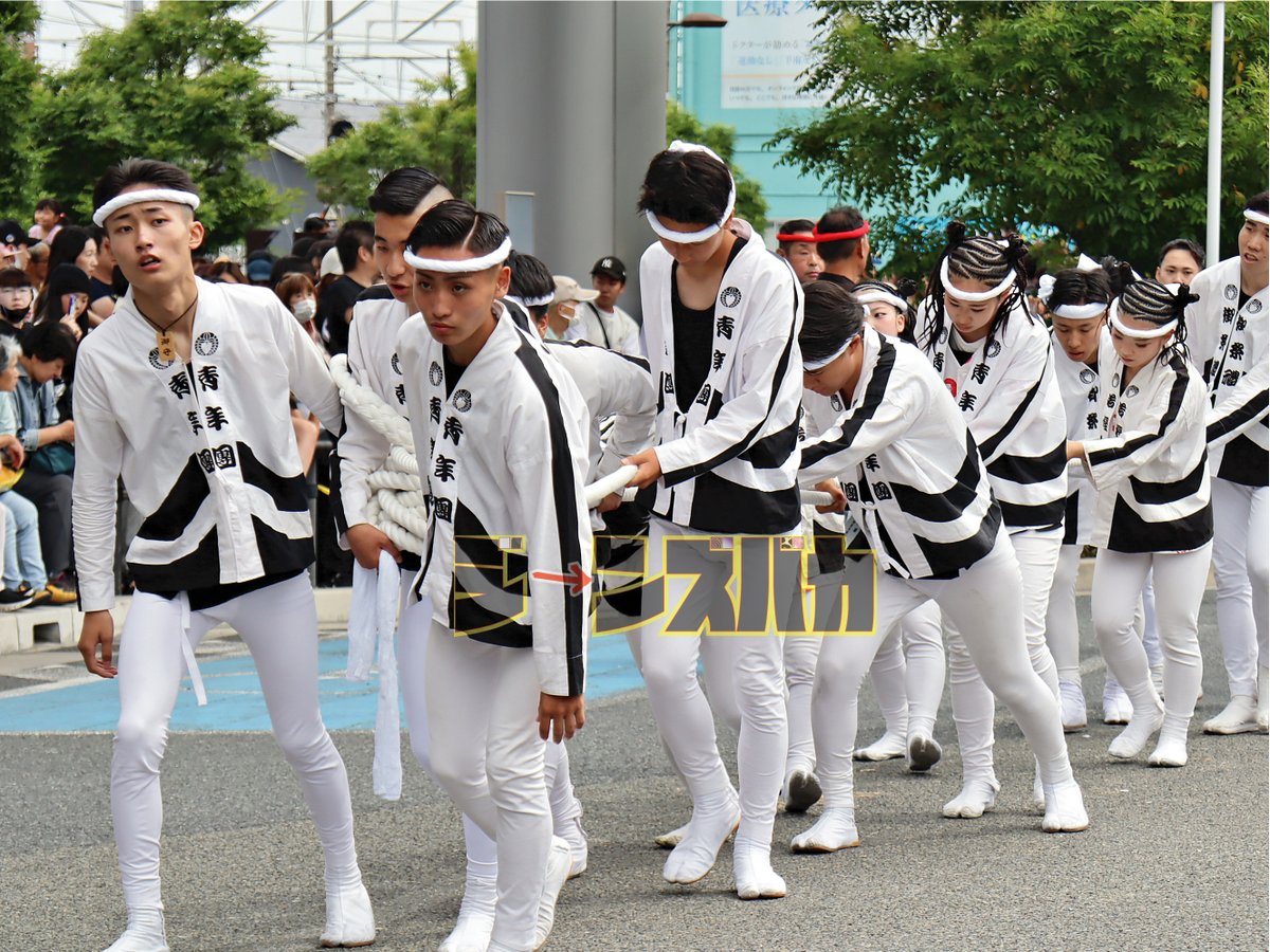 jeansbaka's tweet photo. ２０２６年（令和８年）５月３１日（日）                    
和泉市制７０周年だんじり記念曳行          
南松尾地区若樫町　②周目 https://t.co/FkYilV5Wt3