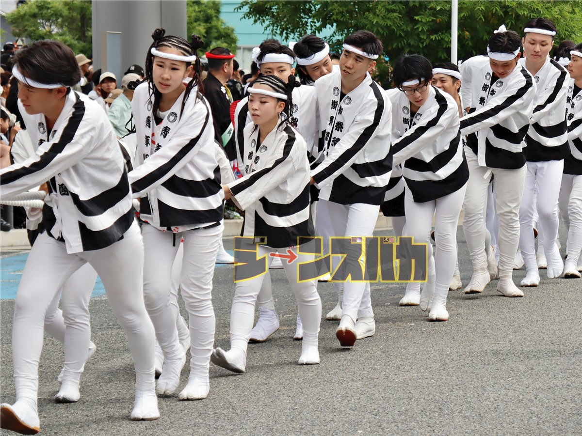 jeansbaka's tweet photo. ２０２６年（令和８年）５月３１日（日）                    
和泉市制７０周年だんじり記念曳行          
南松尾地区若樫町　②周目 https://t.co/FkYilV5Wt3