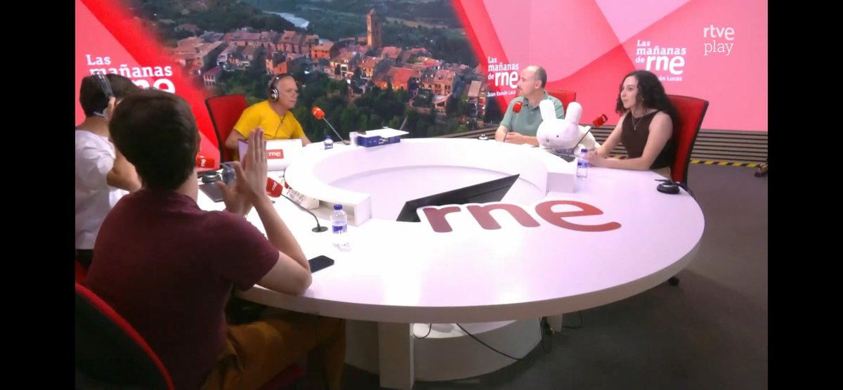 jccmontoya's tweet photo. El pasado 7 de julio tuvimos la oportunidad de explicar cómo funcionan nuestros robots para mejorar la vida de los mayores en @LasMananas_rne.  Me acompañaron Juan José Gamboa (@trekirk93) y Arecia Segura https://t.co/pP5zhXiaPN