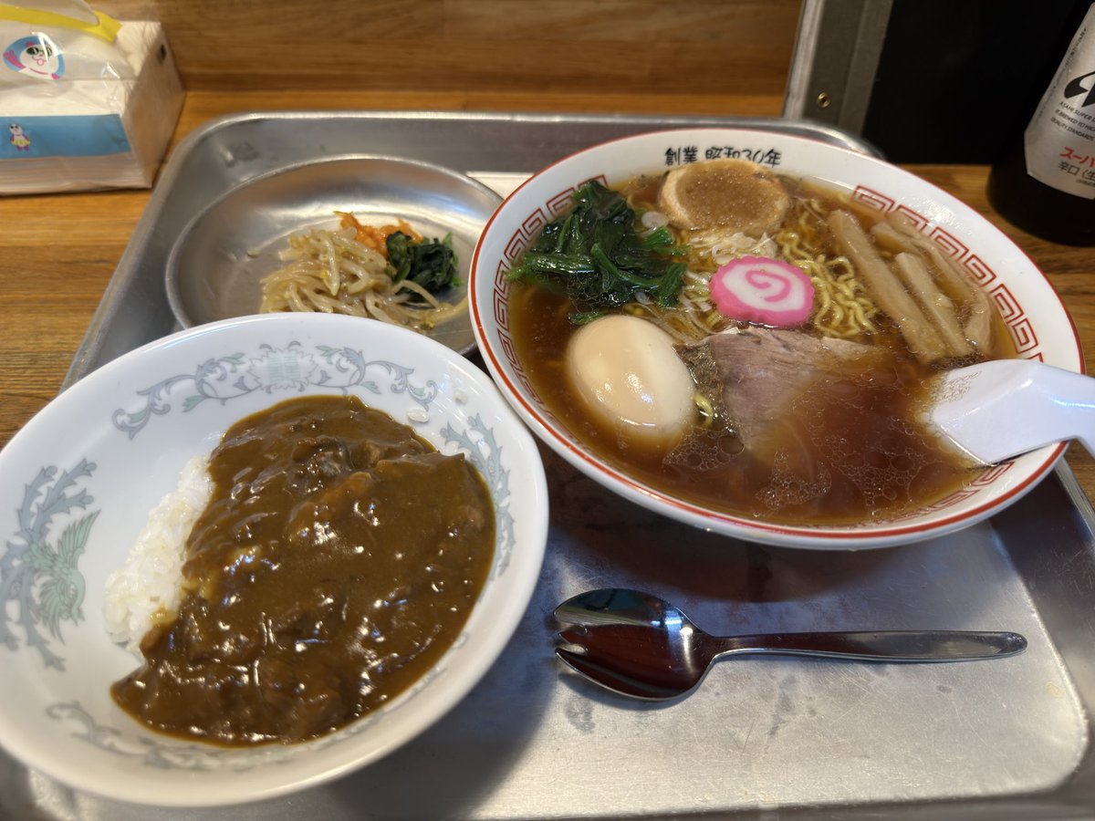 takehiroclimax's tweet photo. 休日ラーメン🎌

醤油屋本店 サンピアザ店 にて、
給食二年生（セットのらーめん ライスカレー）
 ＋ 自家製煮玉子
ザ昭和の店内で給食🍜🍛😋
ラーメンもカレーも美味しく頂きました👍
#懐かしい 
#旨い　
#最高 https://t.co/1sPUrDAJ94