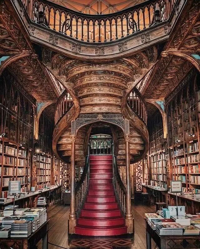 pui201711's tweet photo. The famous Livraria Lello bookstore in Porto, Portugal. https://t.co/jQgQZkSo9M