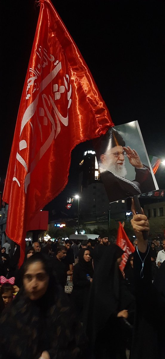ukf74r's tweet photo. مشهد! امشب،
کوچه‌ها بویِ اشک می‌دهند،
حرم بویِ دعا،
و دل‌ها بویِ یک رسیدنِ آسمانی.
مردمِ مشهد، با دستانِ خالی،
اما با دل‌هایِ پر از عشق،
منتظرند تا رهبر شهیدشان را در آغوش بگیرند.
بیا، یا علی(ع)!
که مشهد، بی‌تو، کویرِ بی‌آبی‌ست. https://t.co/TN8qUDVdAP