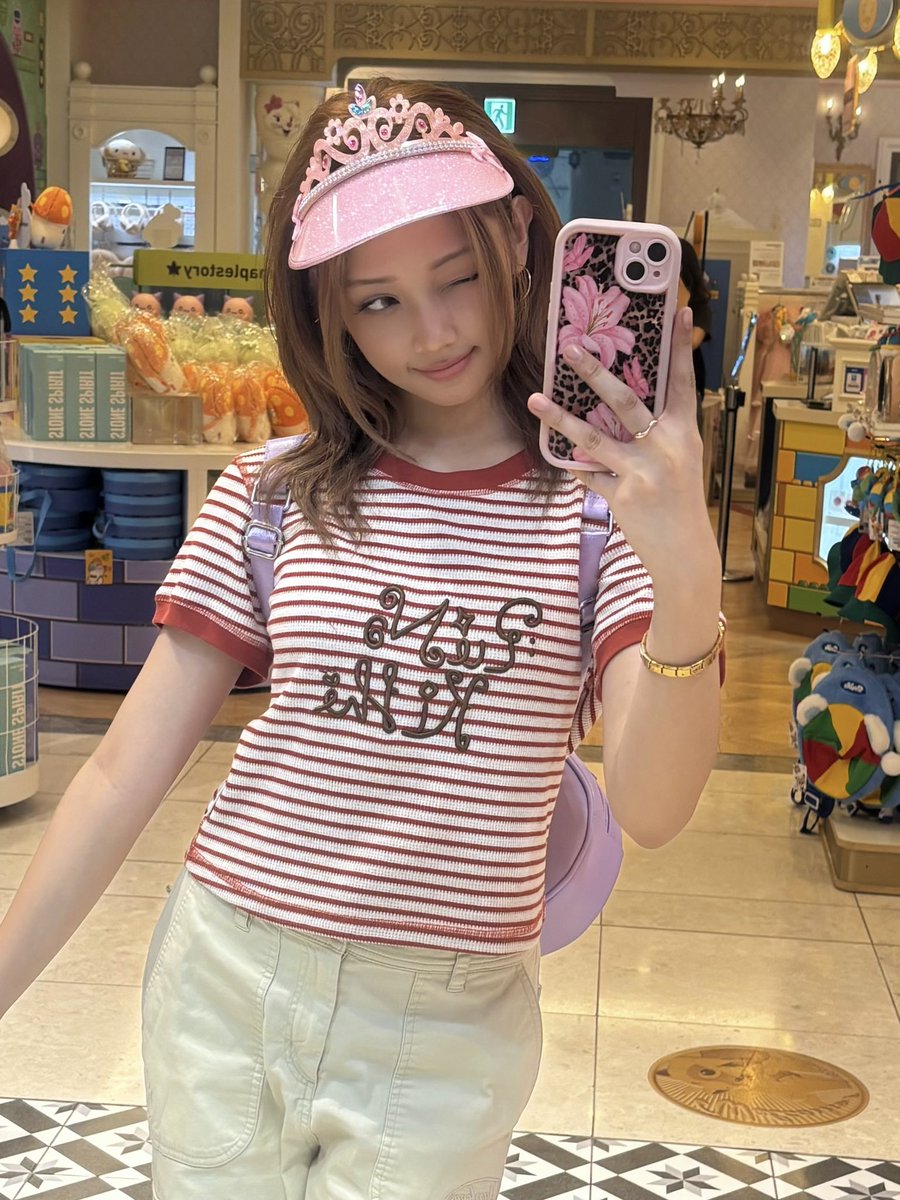 UNIS_offcl's tweet photo. THEME PARK ! YAY 🥳

#UNIS #유니스 
#GEHLEE #젤리당카 https://t.co/Egkf2wx65L