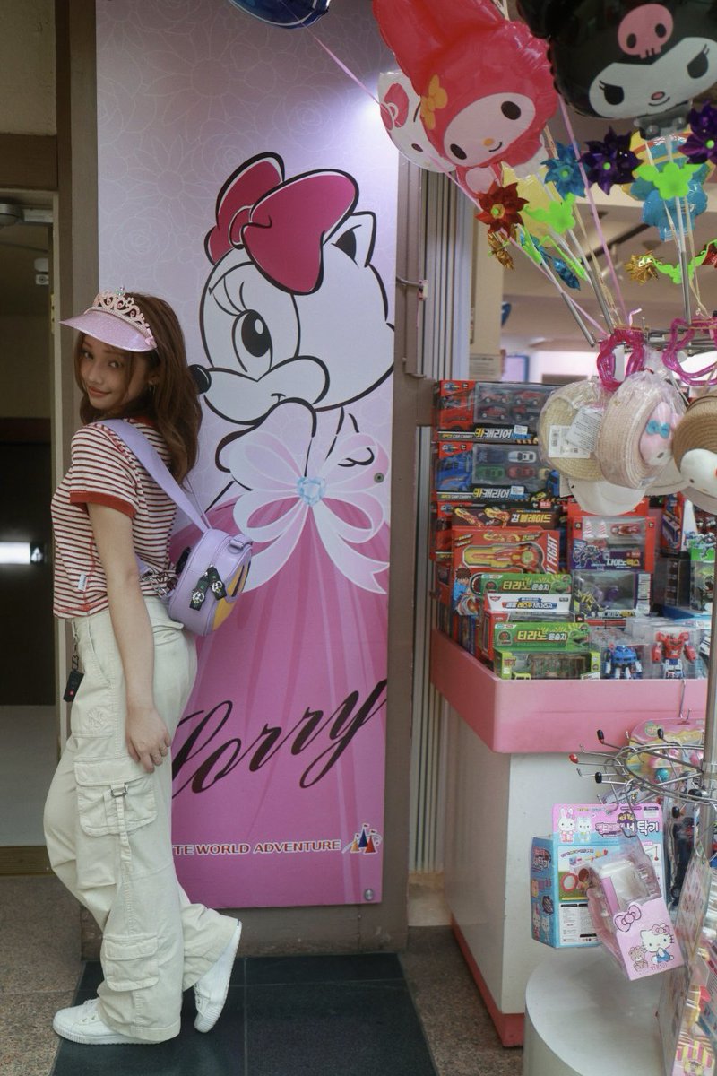 UNIS_offcl's tweet photo. #UNIS #유니스 
#GEHLEE #젤리당카 https://t.co/gFJaZ0yB3R