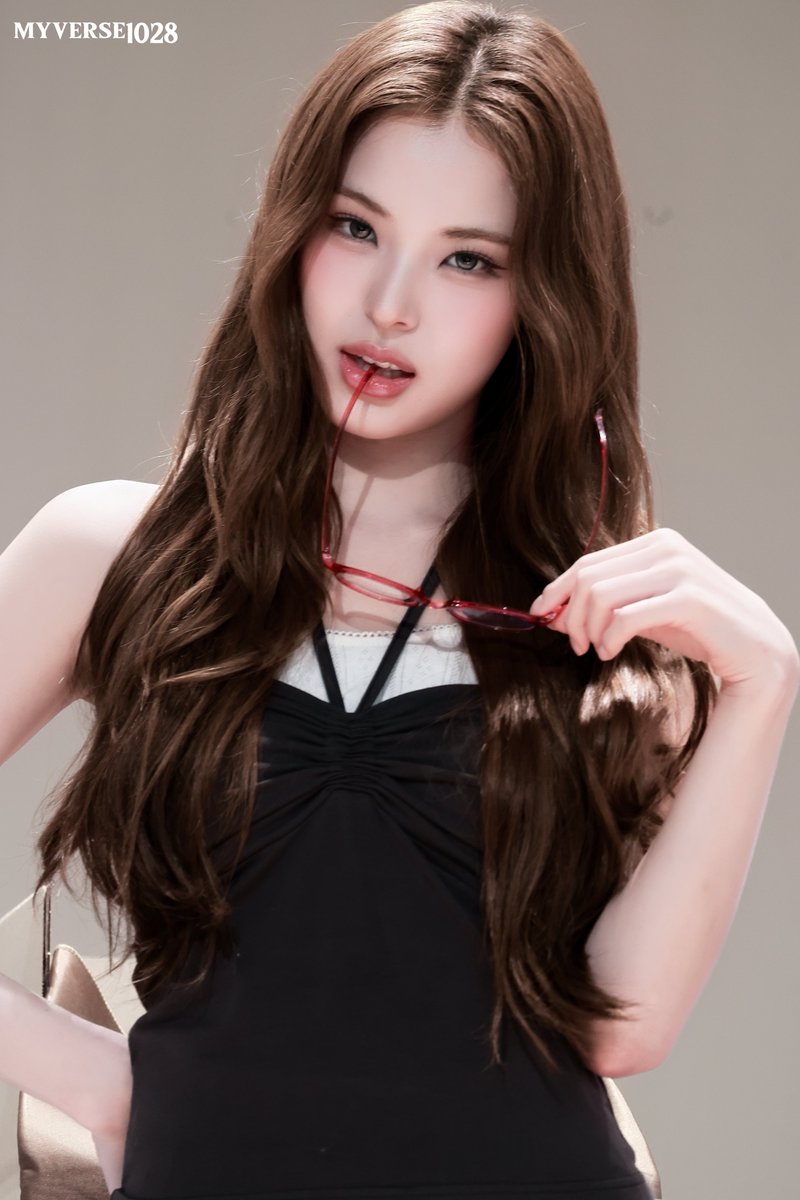 MYVERSE1028's tweet photo. 260709

#izna #이즈나 #イズナ
#MAI #마이 https://t.co/KV9JFGYu05