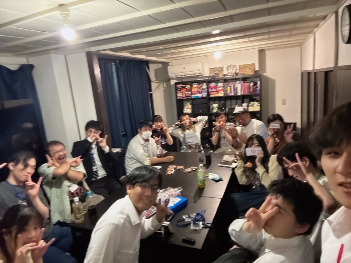 jinrouproject's tweet photo. 本日はLAB人狼🐺
1戦目は初日に人狼が吊られるも潜伏占いを噛み、狂人の見事な騙りもあり人狼勝利🏆
2戦目も初日に潜伏占いが襲撃され、盤石の人狼勝利🐺
3戦目は過去2戦の反省から初日に占い師が出る信用勝負となったものの、3連続人狼勝利でした✨
次回は8/27(木)ですので、またご参加ください🥳 https://t.co/fv7DixOY4R