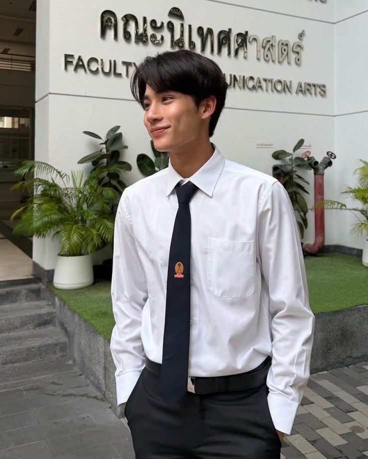 sunsterr's tweet photo. พี่บัณฑิต น้องปีสาม https://t.co/xbD3hry3ve