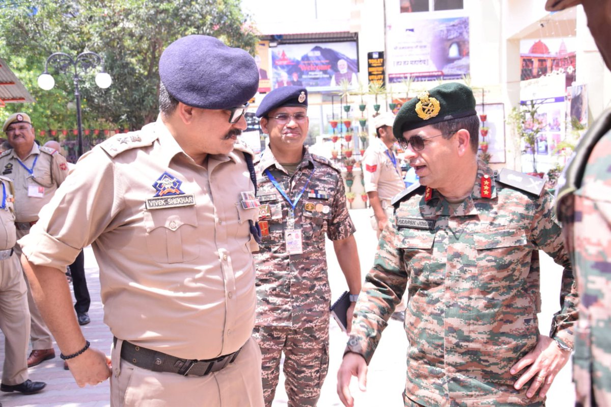 prodefencejammu's tweet photo. #IndianArmy
#StrongAndCapable

#GOC @RisingStarCorps reviewed the operational readiness of troops deployed for #SANJY26. He assessed response mechanism and combat readiness of troops and 
commended all ranks for their unwavering professionalism, steadfast commitment and inter agency coordination to achieve mission accomplishment.

@SpokespersonMoD
@adgpi 
@WesternComd_IA
@JmuKmrPolice 
@ANI