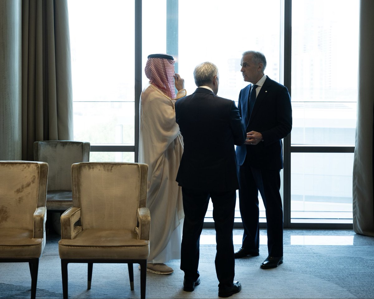 MarkJCarney's tweet photo. Canada will become a global energy superpower by building our strength at home and forging new partnerships abroad.
 
This morning in Jeddah, I met with his Royal Highness Prince Abdulaziz bin Salman and Saudi Aramco CEO Amin H. Nasser to identify new ways we can partner — and create major opportunities for our energy industries and workers.