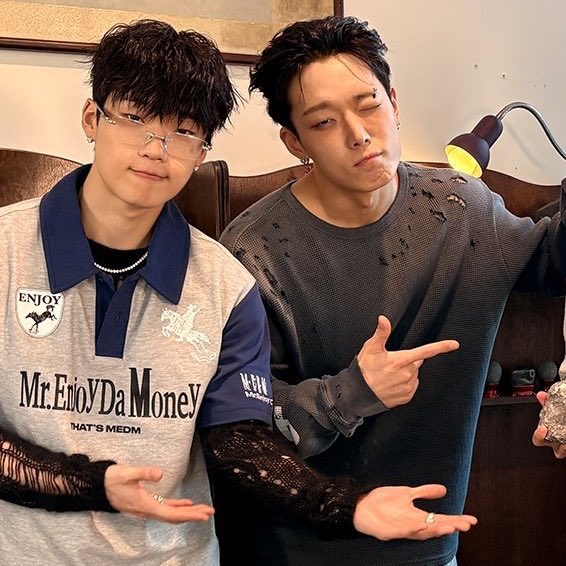 Spduckky's tweet photo. แฝดพี่แฝดน้อง มุนินมุตา กาสะลองซ้องปีป ผักบุ้งกุ้งนาง อลินอลัน สายฟ้าพายุ มีก้ามีญ่า โครตแฝดอะ บ๊อบบี้ฮาอนรอไรกันอยู่ครับสักเพลงสิครับ จัดมาเลยลูกพี่ https://t.co/5lERLru50g