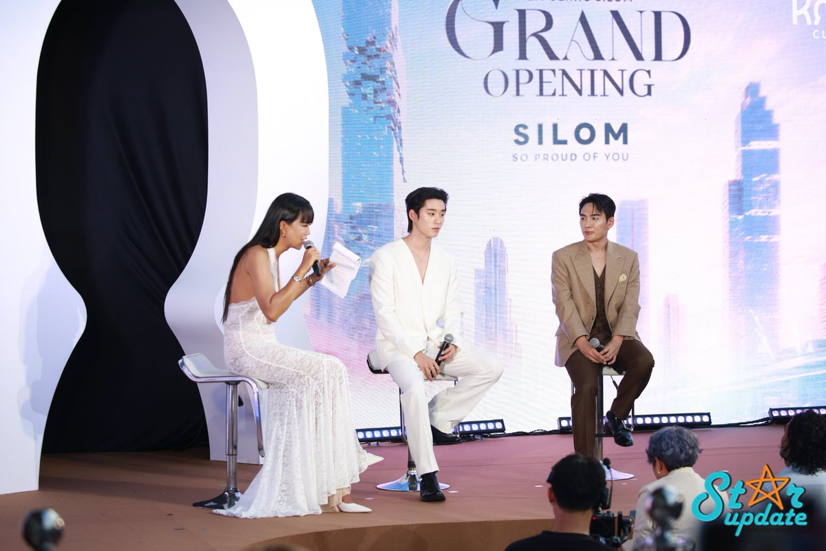 webstarupdate's tweet photo. "หมอเคน ทรงพล" พร้อมพรีเซนเตอร์สุดปัง "เอส ศุภ สง่าวรวงศ์" ร่วมพูดคุยในงาน Kalm Clinic Grand Opening Silom: So Proud of You

Kalm Clinic Grand Opening x EST
#KalmClinicxEST #est_rvp
#KalmSoproudofyou #KalmClinicGrandOpening
#ความสบายใจในแบบเอส https://t.co/U49TVEpenK
