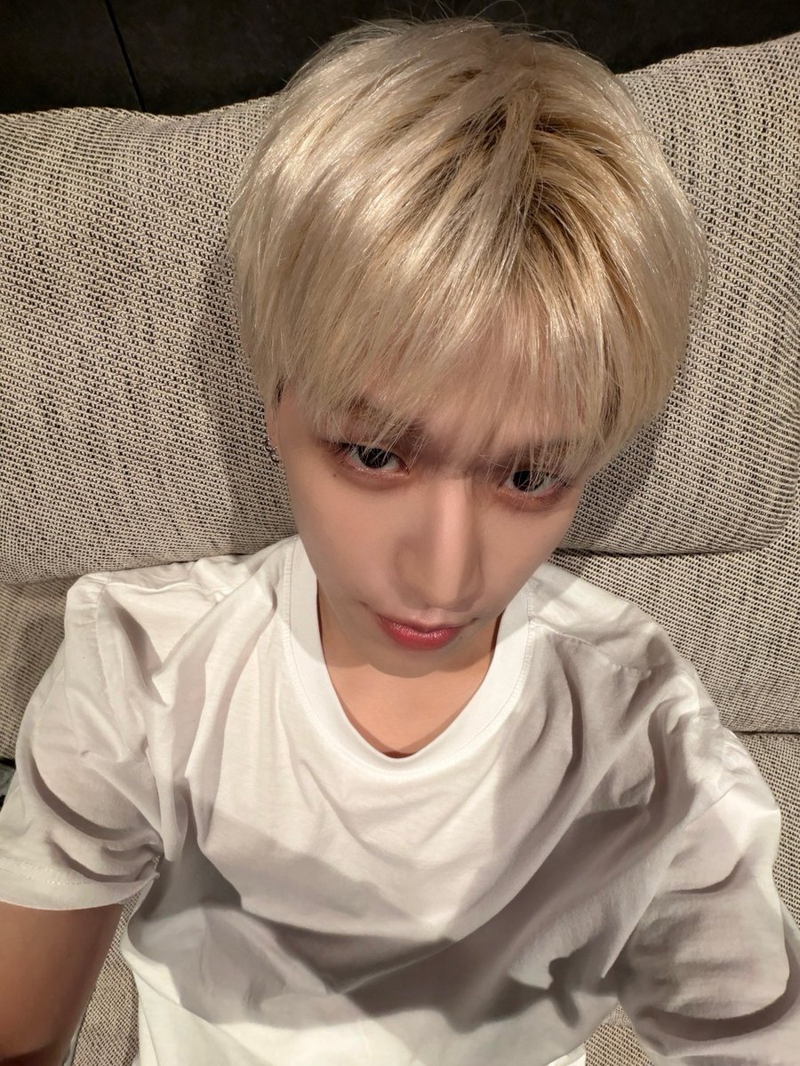 2R_woo's tweet photo. 260709 위버스 포스트 #리우 

셀카 https://t.co/paPWoFZnSV