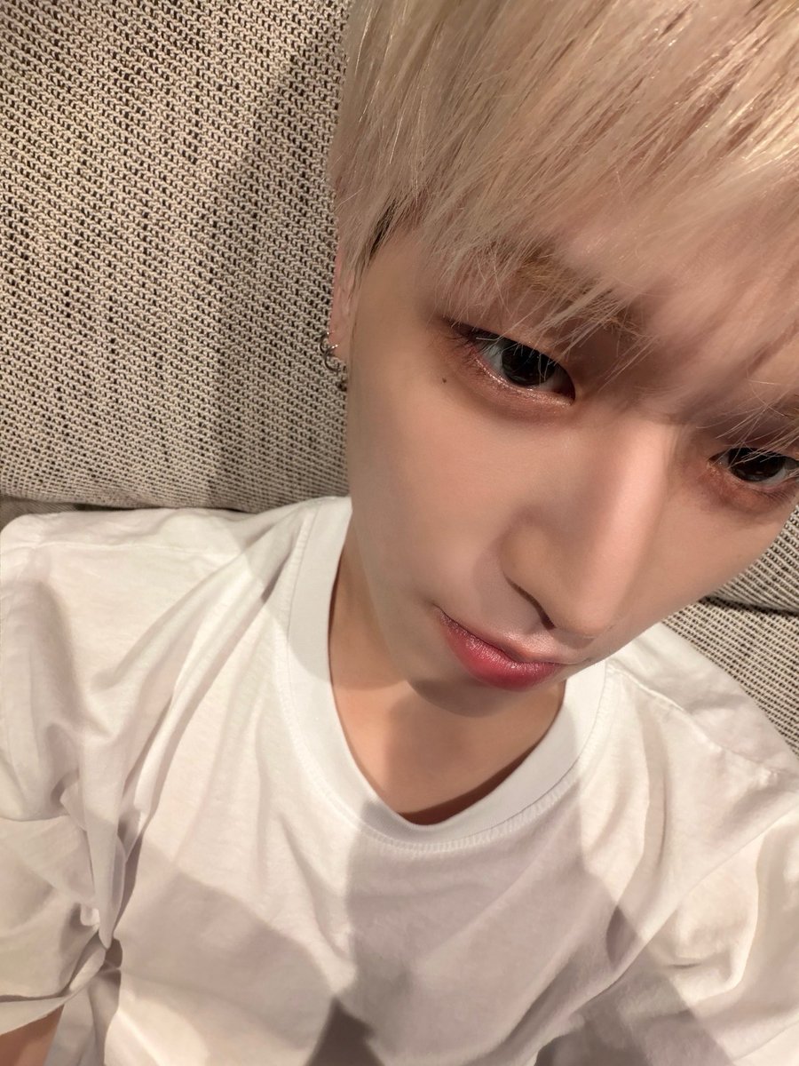2R_woo's tweet photo. 260709 위버스 포스트 #리우 

셀카 https://t.co/paPWoFZnSV