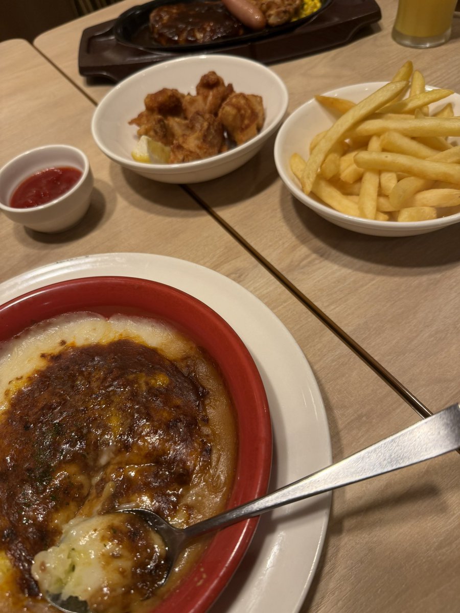aqu_abyss's tweet photo. 飯飯飯飯
ライスもあります横に https://t.co/CeWlyLIsyk