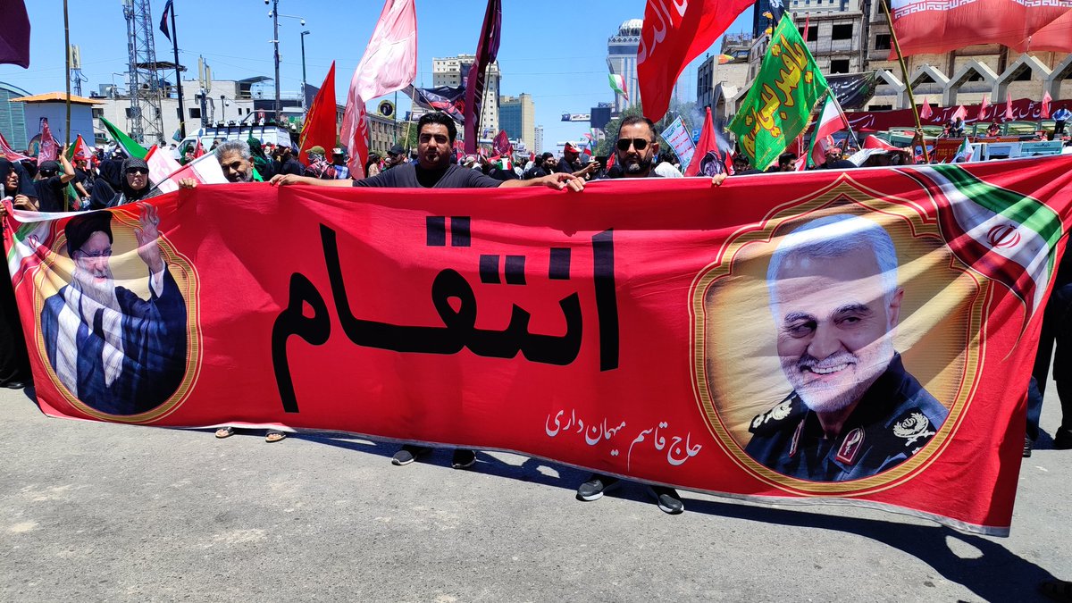Aradjavan1402's tweet photo. دشمن با جنگ ترکیبی اومد،
ولی با «مردم ترکیب‌شده» شکست خورد!
امنیت، حاصل حضور ماست، نه فقط تصمیم بالا.
#باید_برخاست https://t.co/chHQqPomQY