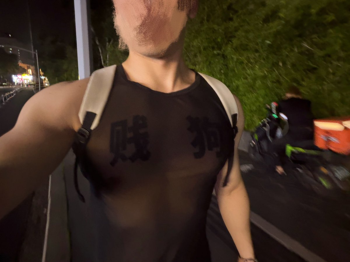 NStaceyann60720's tweet photo. 无人遛狗，自己遛 https://t.co/W3nywJ6lxK