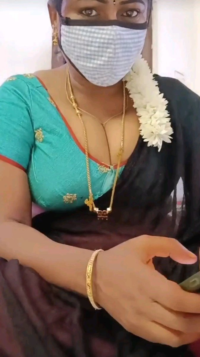 Rajappa_vibes's tweet photo. Idhi తెలుగు అంటా Telugu  Vaallu baaga బెంగుతారా Tamil  Vaallu బాగా బెంగుతారా అని each 5 members తో గడిపి Last  Ki ఆ 5 members  Tamil వాడితో Relationship పెట్టుకొని marriage Chesukoni  Settle అయిపోయిందంటా.... https://t.co/7dFh2aEVXt