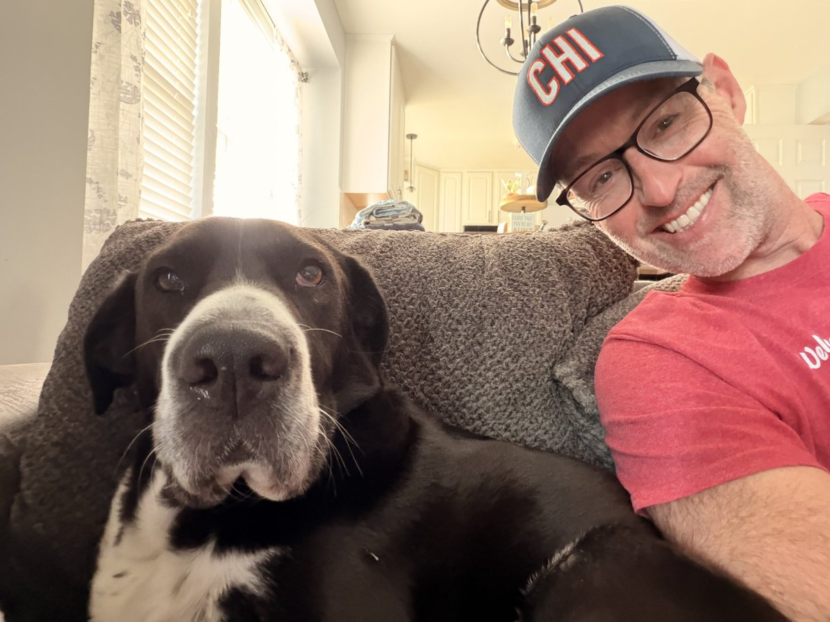 tonylev4's tweet photo. @talleybrand I got one!!! Daisy loves the CHI 
#FGB 🐻⬇️ https://t.co/Uhqe9iRvOm