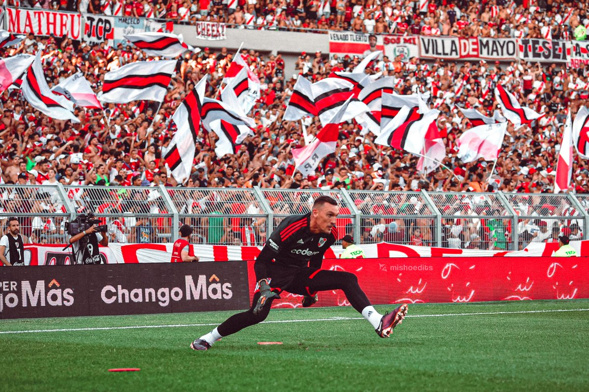 galera_y's tweet photo. River tuvo, tiene y tendrá grandes arqueros. Pero la mistica de Armani será dificil de volver a ver. Llegó y a los dos meses le ganó una final a boca siendo figura, hasta convertirse en el arquero argentino mas ganador de la historia. Dia triste, se va un idolo. Gracias Franco. https://t.co/s2aazpTF6i