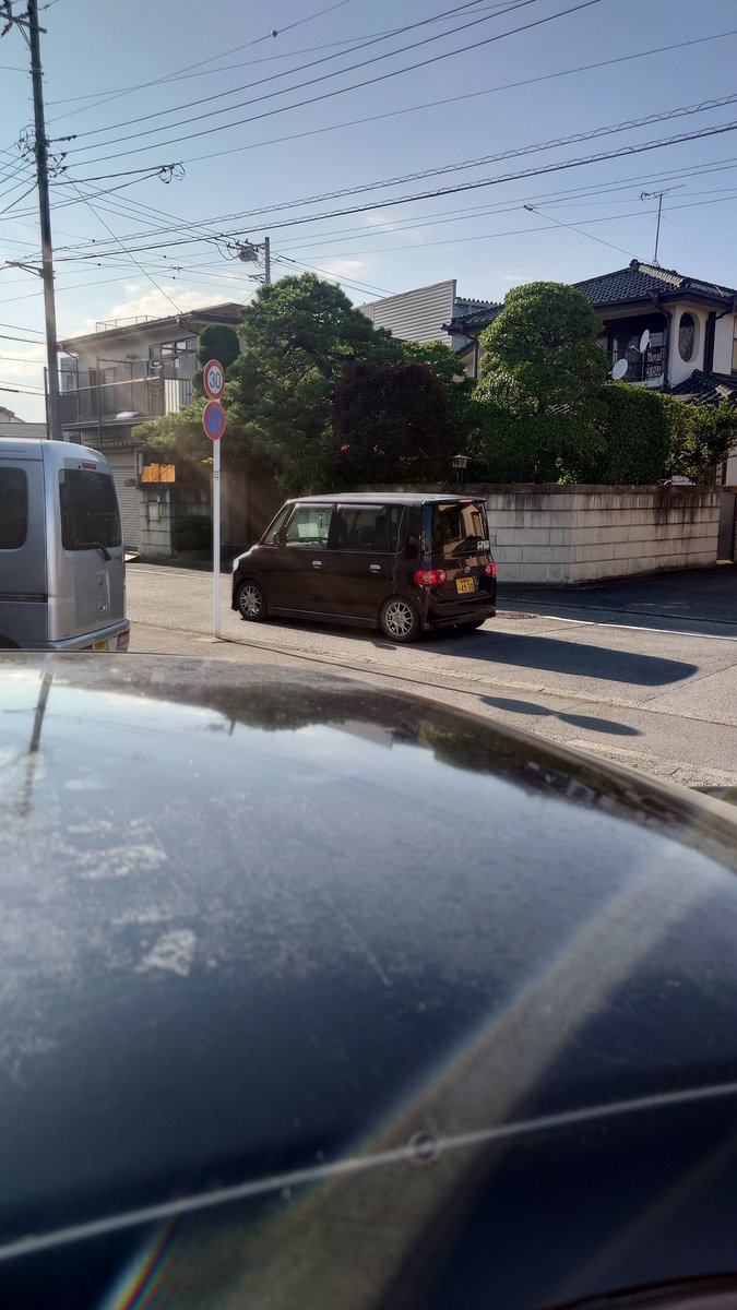 X_iwashi's tweet photo. ２週立て続けに外人来てる
しかも両方とも相模ナンバー

対象: 不審者 
行動: 徘徊, 下見, 声掛け
場所:  東京都 八王子市 久保山町

外人二人組 名刺を見してきて売ってくれと

#盗難 #車両盗難 #盗難アラート #不審情報 https://t.co/W6teuRzIwU