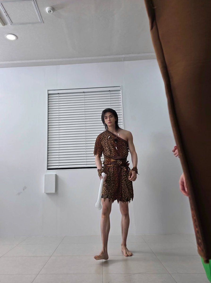 rsvnhj_mee's tweet photo. ฮยอนจินในชุดมนุษย์ดึกดำบรรพ์จากไอจีสตอรี่ชางบิน ชอบอะ555555555 https://t.co/PP7m1BDf6e