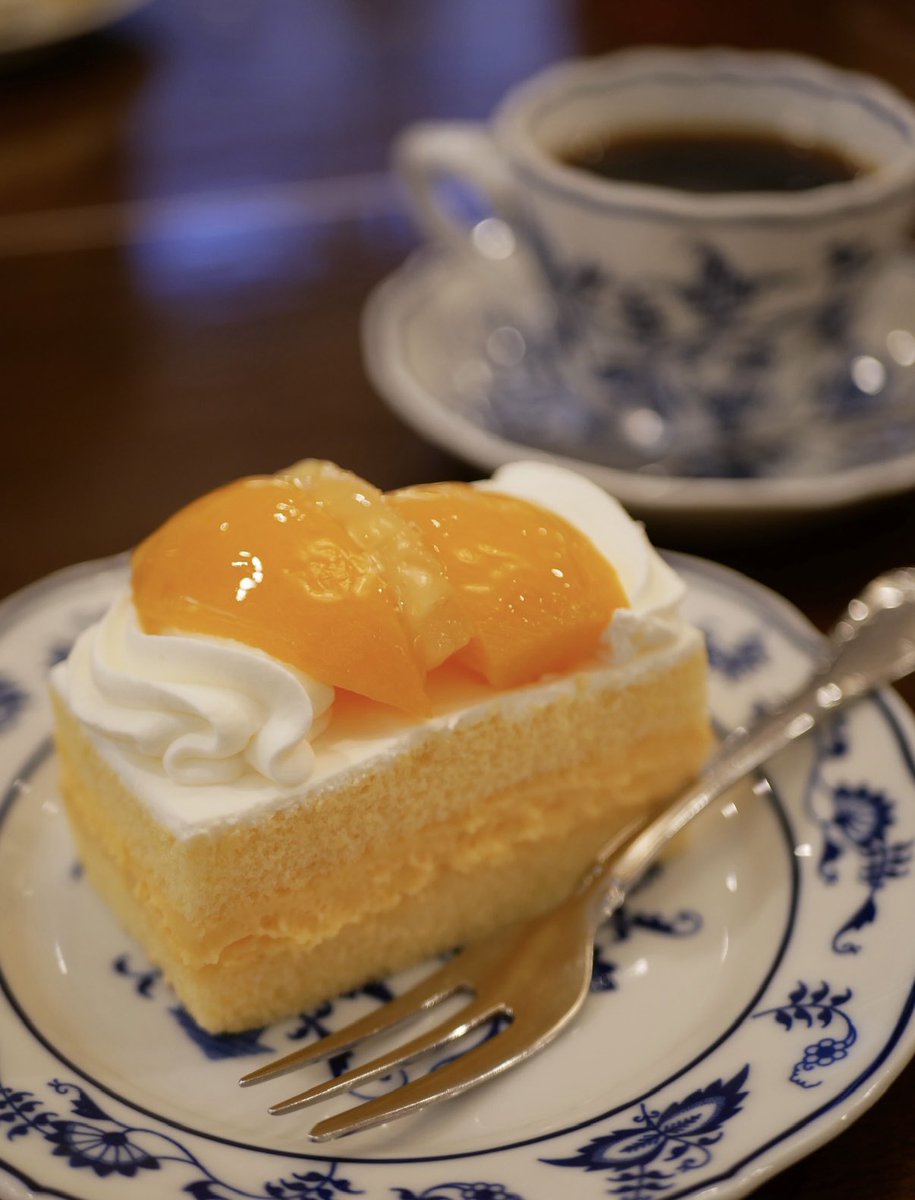 ngs_aco's tweet photo. シースクリームのパフェもあるんだよう〜！
その名も『シースパフェ』
梅月堂本店に併設されている
サロン・ド・フィーヌでいただけます😋💕
食べてみんね〜♪

※パフェの写真は以前、浜屋にあったカフェ梅月堂(現在は閉店)

#長崎 https://t.co/3O3DjPUUxo