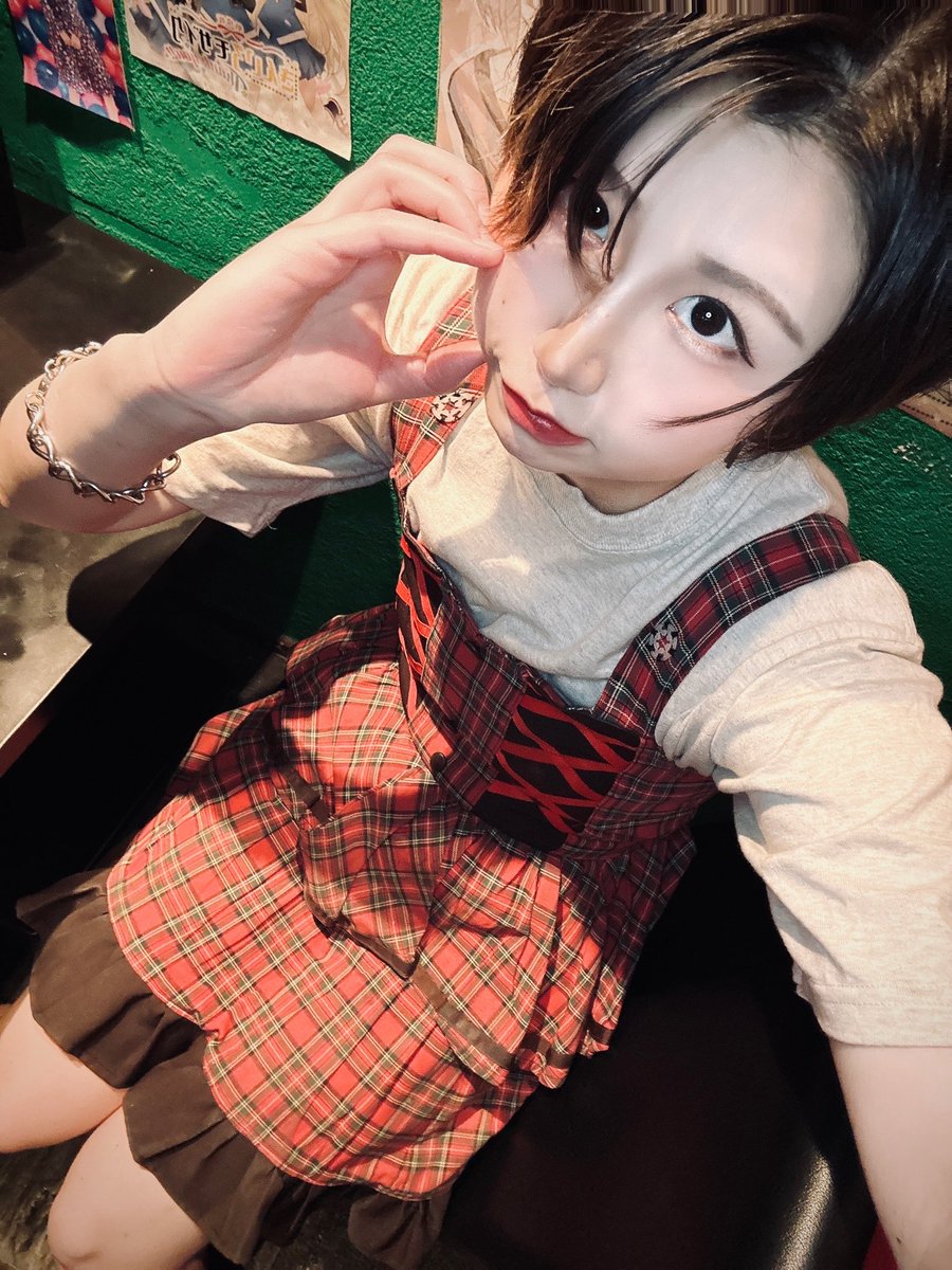 kai_guildYK's tweet photo. いん！
梅雨明けたのかレベルで暑かった今日。
夏バテ対策で遊びに来て下さい(裏付ける情報はございません)🌞🌴
今日はしらたまさんとだよー！！
23-5
 #コンカフェ  #アニソンバーギルド横浜 
 #関内コンカフェ  #横浜コンカフェ 
 #アニソンバー  #関内  #横浜 https://t.co/URd3wY9JKB