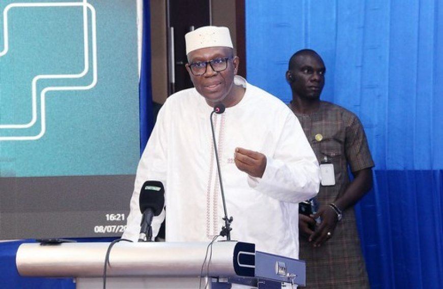 MaliinStyl_'s tweet photo. Bilan des cinq ans de la transition : le ministre Amadou Kéïta présente les acquis majeurs de la refondation minière https://t.co/mEMfn5CUFn