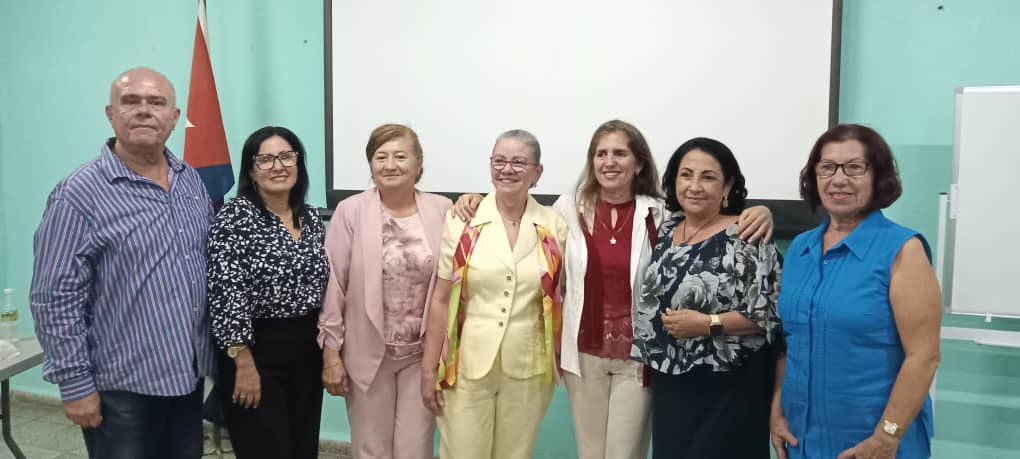 UG_Cuba's tweet photo. #UniversidadCubana 

🎉🏛 Desde la @UG_Cuba felicitamos a la profesora Ennedis Ramos Montoya por haber defendido su tesis doctoral en Holguín: La gestión de la comunicación organizacional en las escuelas secundarias básicas.

💪¡Seguimos sumando logros! 🎉

#OrgulloUG #50mesaños https://t.co/PDtbxcptDP