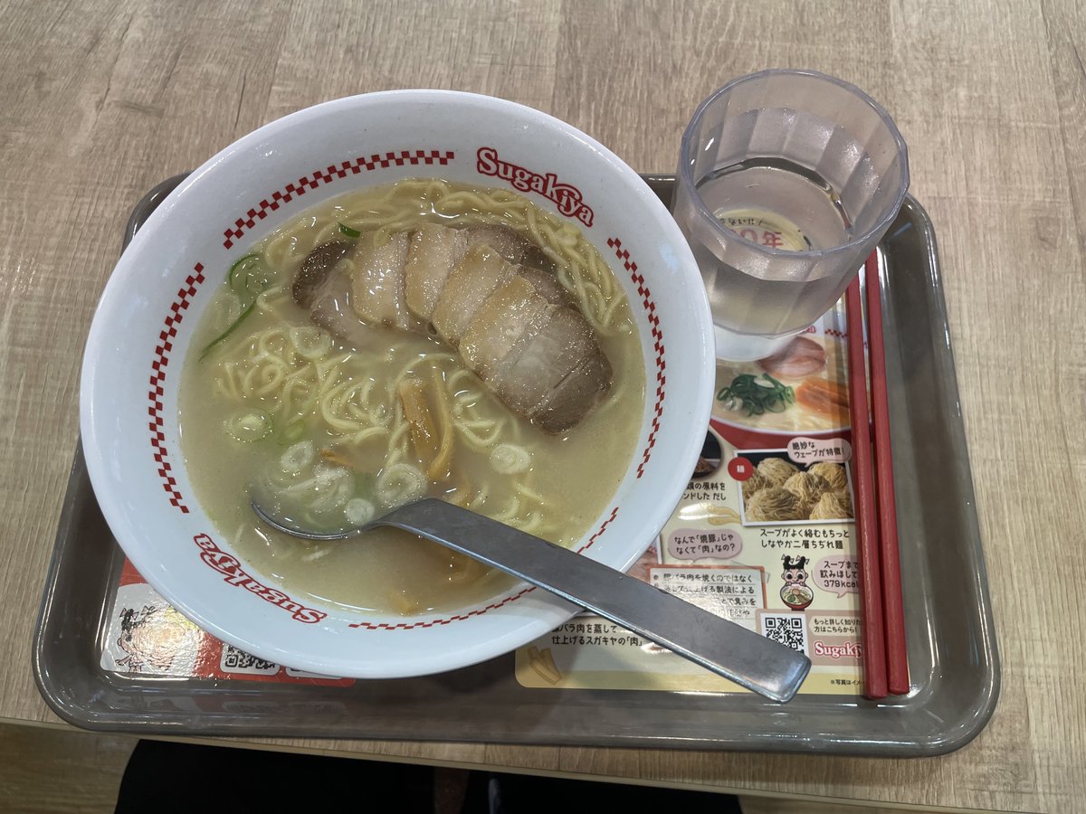 SmichiS16's tweet photo. 今日のお昼はスガキヤ巡りを兼ねて、名古屋港JETTY店へ。
ジェティは寂れたショッピングセンターのイメージでしたが、フードコートは平日のお昼でも昼食を頂く人が多くて賑わっていました。 https://t.co/mIeOC8qWmT