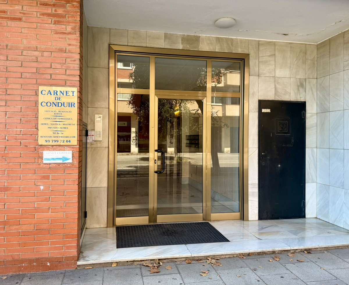 CRCAvRecoder's tweet photo. Efectivament, com molts de vosaltres heu endevinat, ens traslladem però no gaire lluny, continuem al mateix número 92 de l'avinguda Jaume Recoder de Mataró però al local!
De moment, seguim on sempre, al 2n 1a!
Esperem que ben aviat puguem estrenar instal·lacions!
Esteu atents!! https://t.co/rCLwfuVUqb