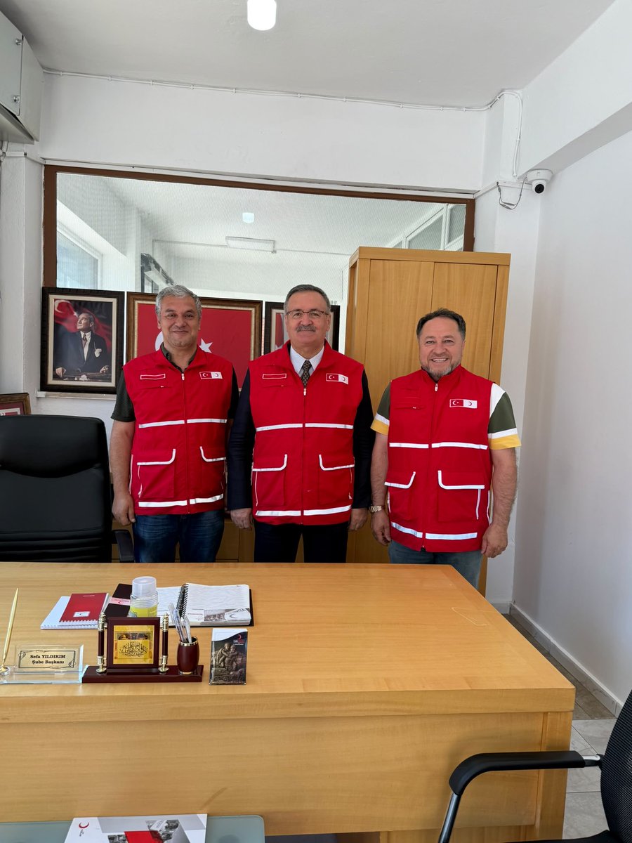 hamzakocaoglu's tweet photo. Altındağ Belediye Başkan Yardımcısı Sn. Muhittin Güney’i Kızılay Kızılcahamam Şubemizde ağırladık. Nazik ziyaretleri ve hilalin gölgesindeki çalışmalarımıza verdikleri destekler için Sn. Başkanımıza şahsım ve şubemiz adına teşekkürlerimi sunarım. https://t.co/6s1hacgtpu