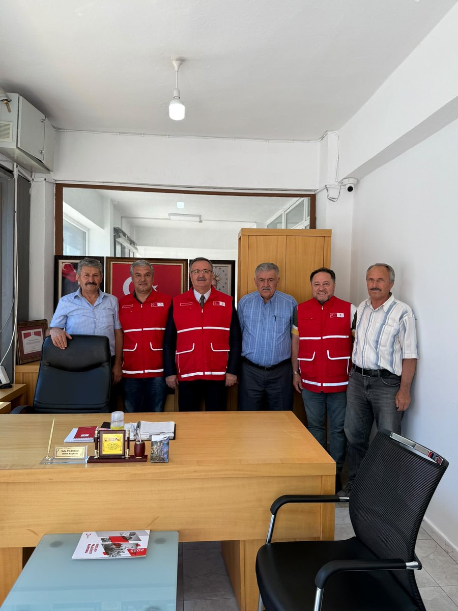 hamzakocaoglu's tweet photo. Altındağ Belediye Başkan Yardımcısı Sn. Muhittin Güney’i Kızılay Kızılcahamam Şubemizde ağırladık. Nazik ziyaretleri ve hilalin gölgesindeki çalışmalarımıza verdikleri destekler için Sn. Başkanımıza şahsım ve şubemiz adına teşekkürlerimi sunarım. https://t.co/6s1hacgtpu