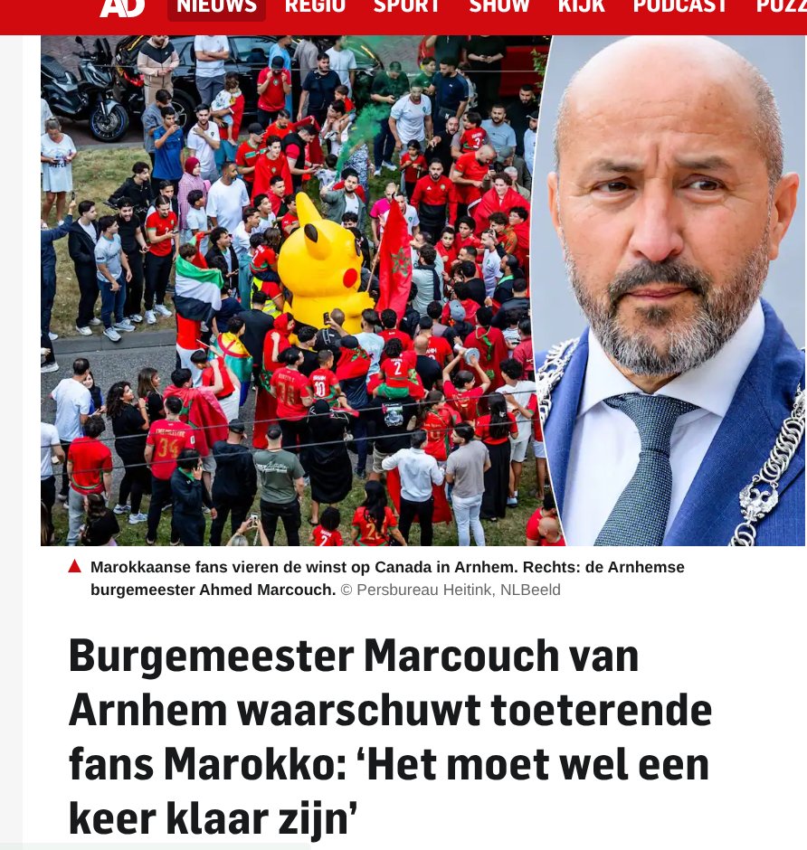 DonArturito's tweet photo. Volgens Marcouch gaat het om een kleine groep voetbalfans die zich niet aan de regels, normen en waarden houdt.

Klein als in alle steden van Nederland, Belgistan en Frankrijk. https://t.co/VqHm9hFzK1