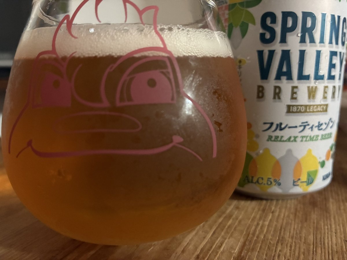 nda_beka's tweet photo. お疲れさまです🍻
空港で背の高い外国人見つけるとバスケ選手ですか？って聞きたくなってしまう病気になりました😷英語話せないけど… https://t.co/uJDQSMs7Uw