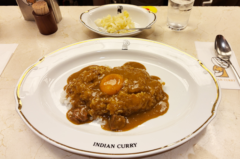 BHB_official's tweet photo. 東京駅周辺でカレーを食べるならここ！ジモコロ編集部のギャラクシー、加藤、かんち、松岡が実際に食べ歩き、本気でおすすめしたい名店・人気店を12軒厳選しました。

東京駅でカレーを食べるならここ！実際に食べて厳選した駅近の名店12選 - イーアイデム「ジモコロ」https://t.co/35MFEduLYk https://t.co/zho6kEf8HV