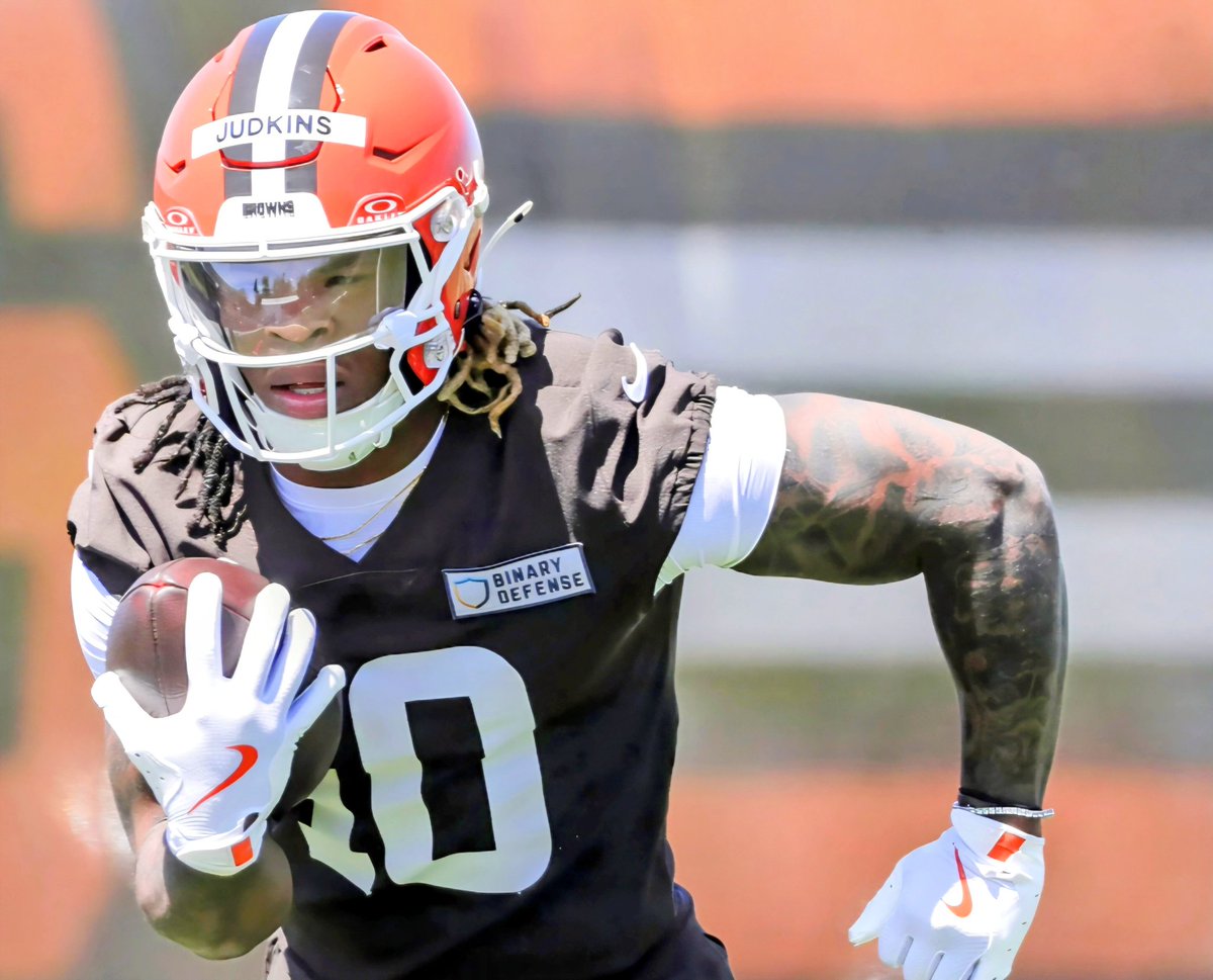 theGLgrind's tweet photo. Believe it or not, we might be sleeping on Quinshon Judkins a little bit. 

Judkins is the Browns unquestioned early down and short yardage back, but he did struggle with his efficiency by only gaining 3.6 YPC. 

What's getting lost is the work Cleveland did to overhaul their offensive line. Those changes alone should help boost the offense as a whole. 

Judkins is a back where his workload provides a safe floor for production. That run game will go through him.
