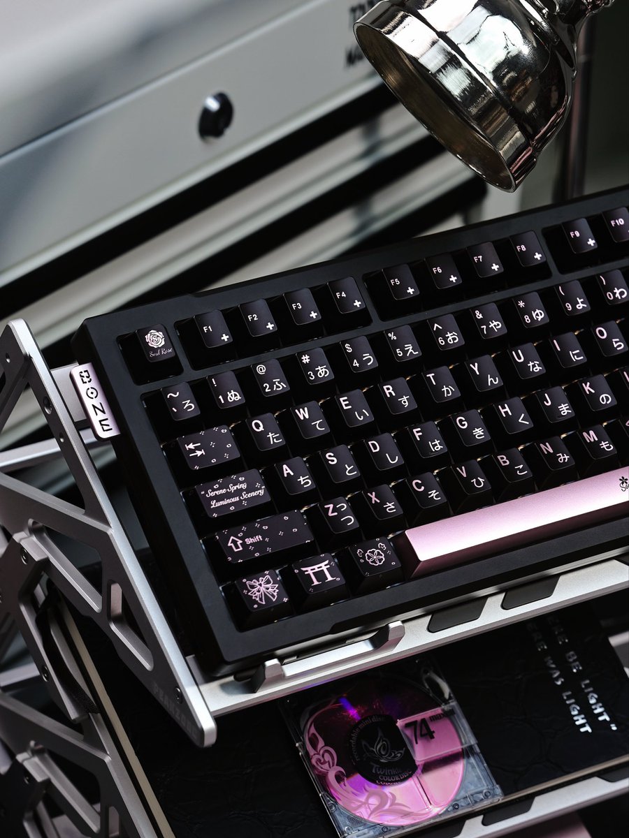 SoulRose_CN's tweet photo. 🌸Black Vernal back again! #SoulRose #keyboard #keycaps https://t.co/OkNTrwmzJn